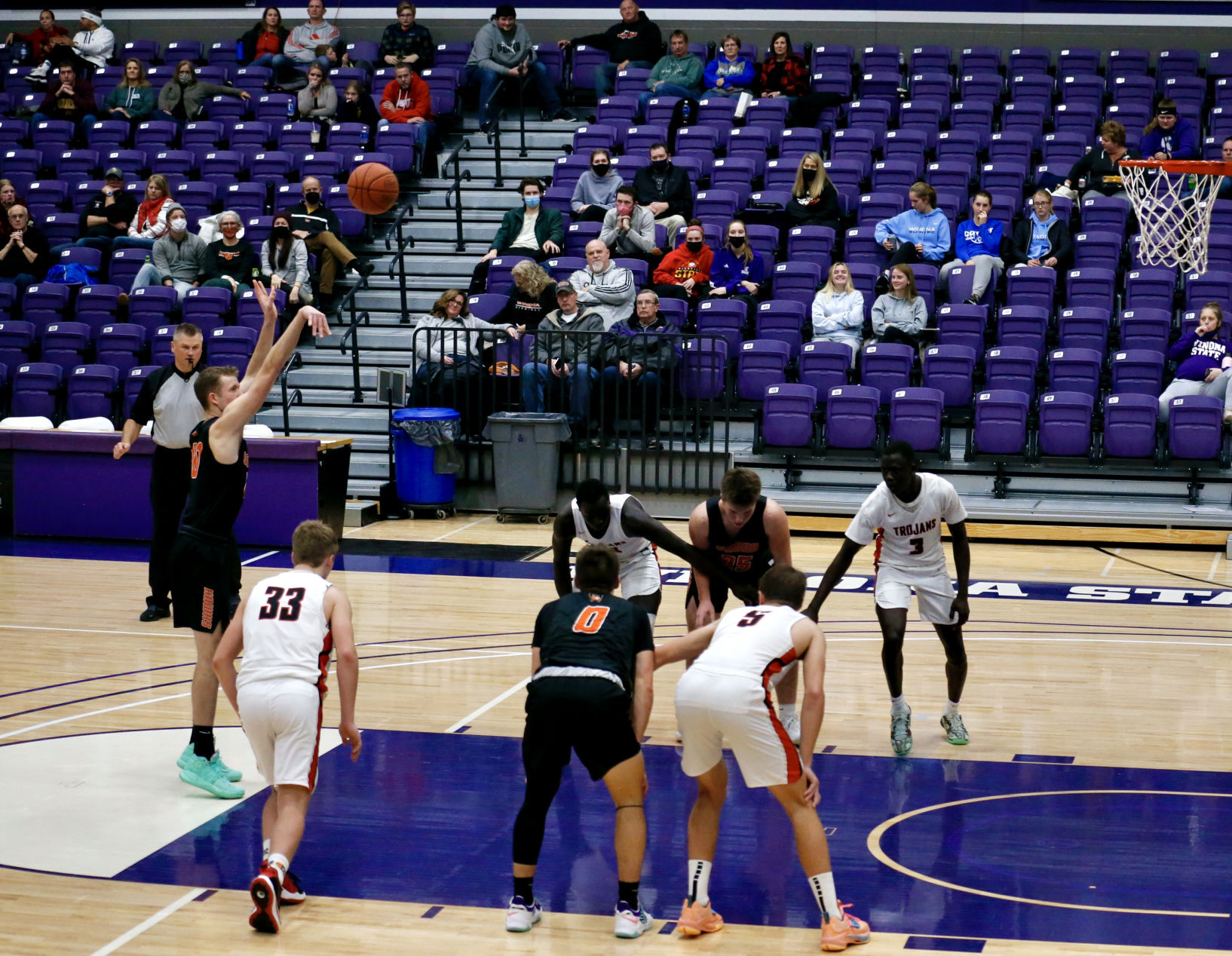 Jasper Hedin takes a free throw